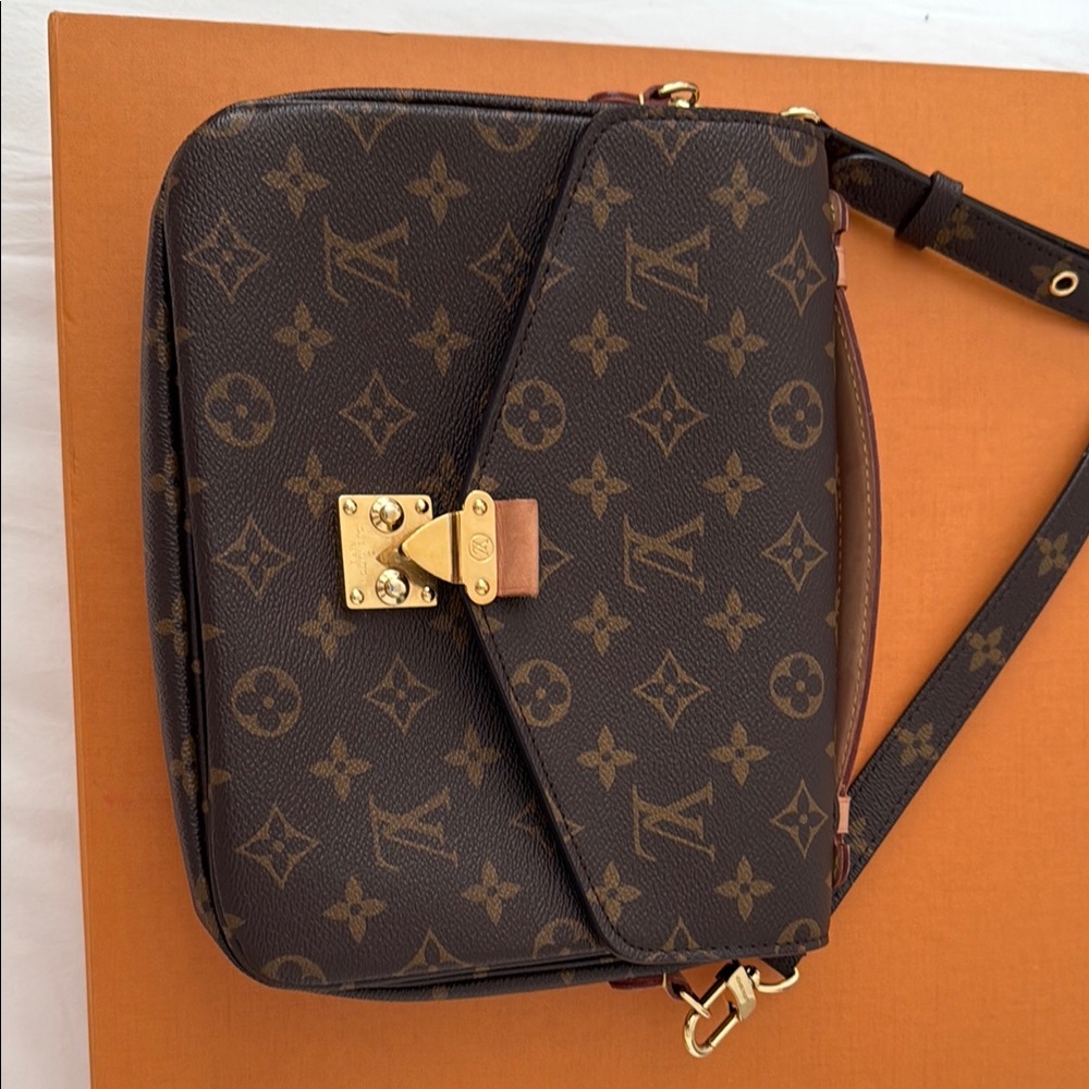 Louis Vuitton Metis Bag- like new with receipt, box, bag and strap